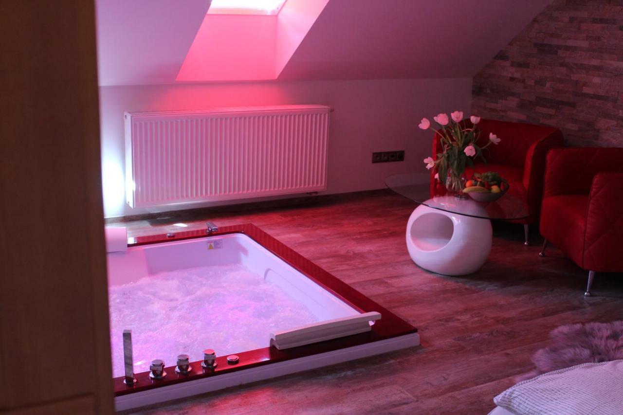 Romanticky Wellness Suite Hotel Heinz Dobris Zewnętrze zdjęcie